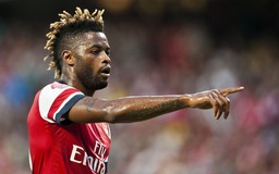 Arsenal mất Alex Song vào tay Barcelona