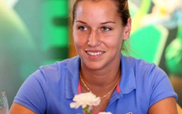 Người đẹp quần vợt Cibulkova đến VN