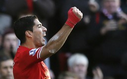 Suarez tỏa sáng, Liverpool soán ngôi đầu của Arsenal