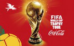 Tận mắt ngắm cúp vàng World Cup - giấc mơ có thật