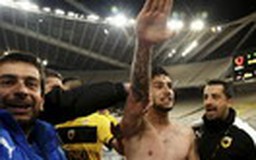 Bị cấm thi đấu cho đội tuyển Hy Lạp vĩnh viễn vì ăn mừng kiểu phát xít