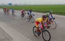 Các tuyển thủ quốc gia đua… “xe đạp chậm”
