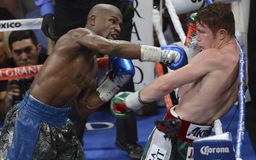 Mayweather vẫn bất bại và nhận ‘núi’ tiền