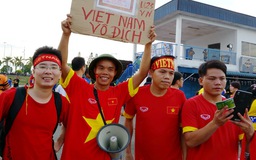 CĐV Việt Nam tại Malaysia không ngán 'chảo lửa' Shah Alam