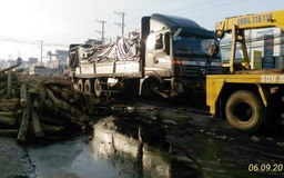 Xe tải chở gỗ tông dải phân cách, 1 người tử vong