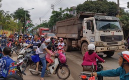 Xe chở đất quá tải hoành hành tại Quảng Ninh