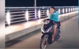Xác minh cô gái chạy xe máy trên cầu Thạch Bích, thả tay múa quạt, 'bắn' tim