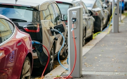 Xe điện nở rộ, nhu cầu sử dụng xăng dầu dự kiến giảm 70%