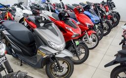 Khó khăn chồng chất, mô tô xe máy rầm rộ giảm giá bán