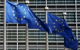 EU tái áp đặt lệnh trừng phạt các công ty Iran