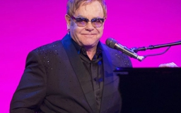 Tổng thống Putin gọi điện hẹn gặp ca sĩ Elton John