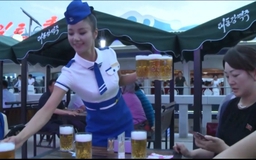 Triều Tiên tổ chức lễ hội bia trên nhà hàng nổi