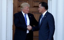 Tìm kiếm ngoại trưởng mới, ông Trump gặp Mitt Romney