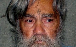 Sát nhân thế kỷ Charles Manson qua đời