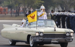 Quốc vương Thái Lan dự duyệt binh, quân đội tuyên thệ trung thành