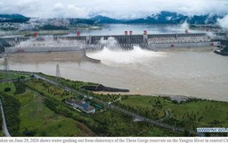 Trung Quốc: Vượt mức cảnh báo lũ 6,7 m, đập Tam Hiệp đối diện thách thức