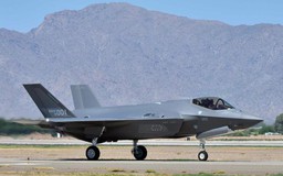 Chiến đấu cơ tàng hình F-35 hạ cánh bằng bụng tại Hàn Quốc