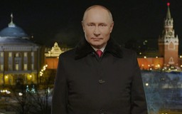 Kremlin bác tin Tổng thống Putin mặc áo chống đạn khi phát biểu mừng năm mới
