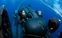 Biệt kích SEAL nâng cấp tàu ngầm mini tối tân