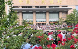 Trung Quốc điều tra quan chức sau vụ biểu tình lớn tại ngân hàng Hà Nam