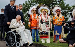 Giáo hoàng Francis xin lỗi người bản địa Canada vì hoạt động truyền đạo 'thực dân hóa tinh thần'