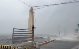 Siêu bão Noru khiến Philippines phải tạm dừng công việc hành chính, đóng cửa trường học