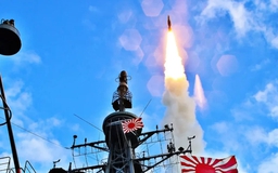 Vì sao Nhật không bắn hạ tên lửa Triều Tiên?