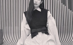 Jennie bị netizen Trung tấn công khi đăng ảnh trắng đen, bộ đồ “lạc quẻ” với caption
