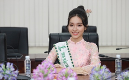 Hoa hậu Hoàn cầu Phạm Kim Ngân duyên dáng làm giám khảo cuộc thi sinh viên