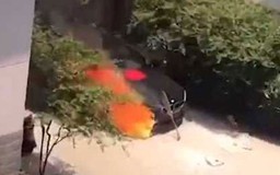 BMW mới mua cháy trụi trong lễ cúng