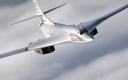 Máy bay ném bom lớn nhất của Nga bay đến sát biên giới với Mỹ