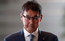 Vợ bị nghi ngờ phạm luật, bộ trưởng tư pháp Nhật Bản từ chức