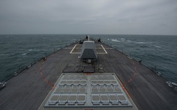 Khu trục hạm Mỹ đi qua eo biển Đài Loan