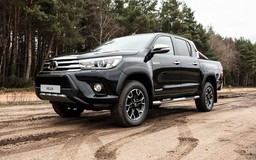 Toyota Hilux bản kỷ niệm 50 năm được trang trí bắt mắt