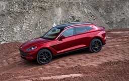 Aston Martin DBX cạnh tranh khốc liệt với Bentley Bentayga