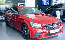 Mercedes C-Class ồ ạt giảm giá, 'đấu' BMW 3-Series sắp về Việt Nam