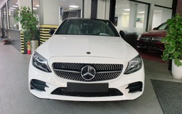 Mercedes C300 AMG 2020 tại Việt Nam bổ sung cửa sổ trời Panorama