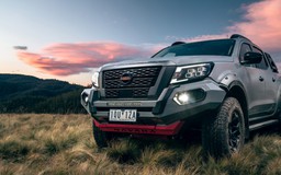 Nissan Navara có thêm phiên bản 'đấu' Ford Ranger Raptor