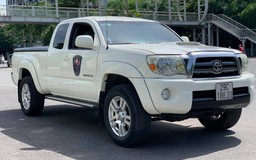 Bán tải hàng hiếm Toyota Tacoma tại Việt Nam với kiểu mở cửa lạ mắt