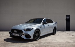 Mercedes-AMG C63 S lai xăng-điện mạnh 671 mã lực, pin chạy được 13 km