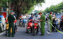 Thủ tướng yêu cầu Hà Nội điều chỉnh bất cập trong cấp giấy đi đường