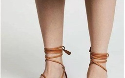 Sandals chiến binh là mảnh ghép quan trọng tạo nên sức cuốn hút cho đôi chân của phái đẹp