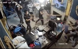 Nhóm côn đồ cầm hung khí tấn công nhà hàng tại trung tâm Sài Gòn