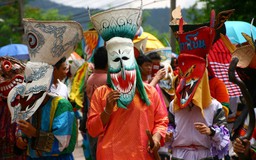 Những bất ngờ lý thú về lễ cúng cô hồn tháng 7 âm lịch ở châu Á
