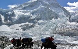 Khám phá đỉnh Everest bằng Street View