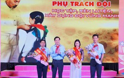 Trao gải thưởng 'Cánh én hồng'