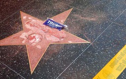 Ngôi sao của Donald Trump trên Đại lộ Danh vọng bị đập vỡ
