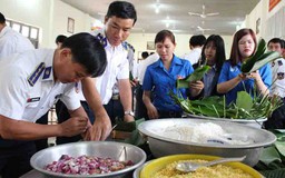 BTL Vùng Cảnh sát biển 4 thi nấu bánh chưng xanh đón tết