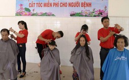 Hớt tóc miễn phí cho bệnh nhân