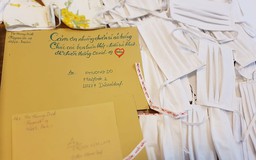 Việt kiều Đức may khẩu trang chống dịch: Bài thơ gửi tặng mẹ ở Việt Nam